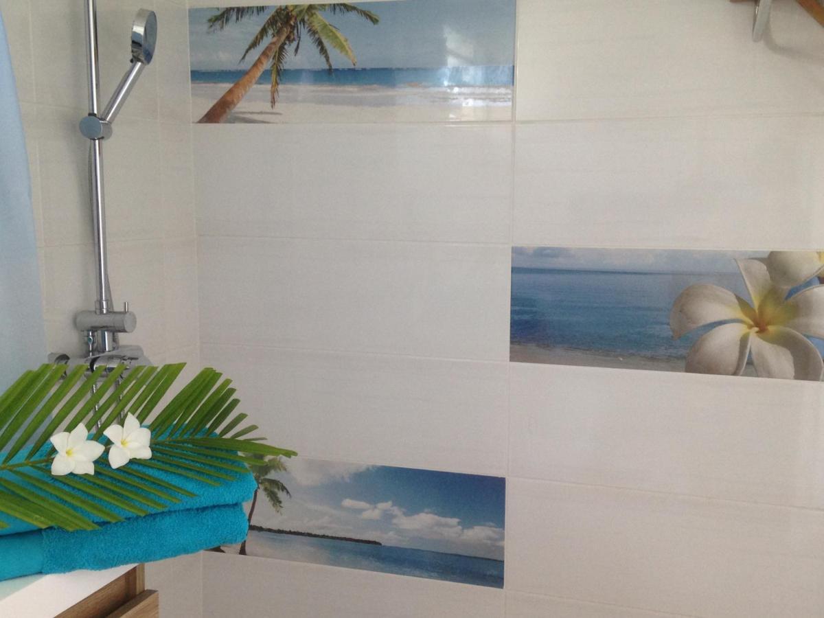 Chambre D'Hote Coeur-Coco Piscine Saint-Francois  Bagian luar foto